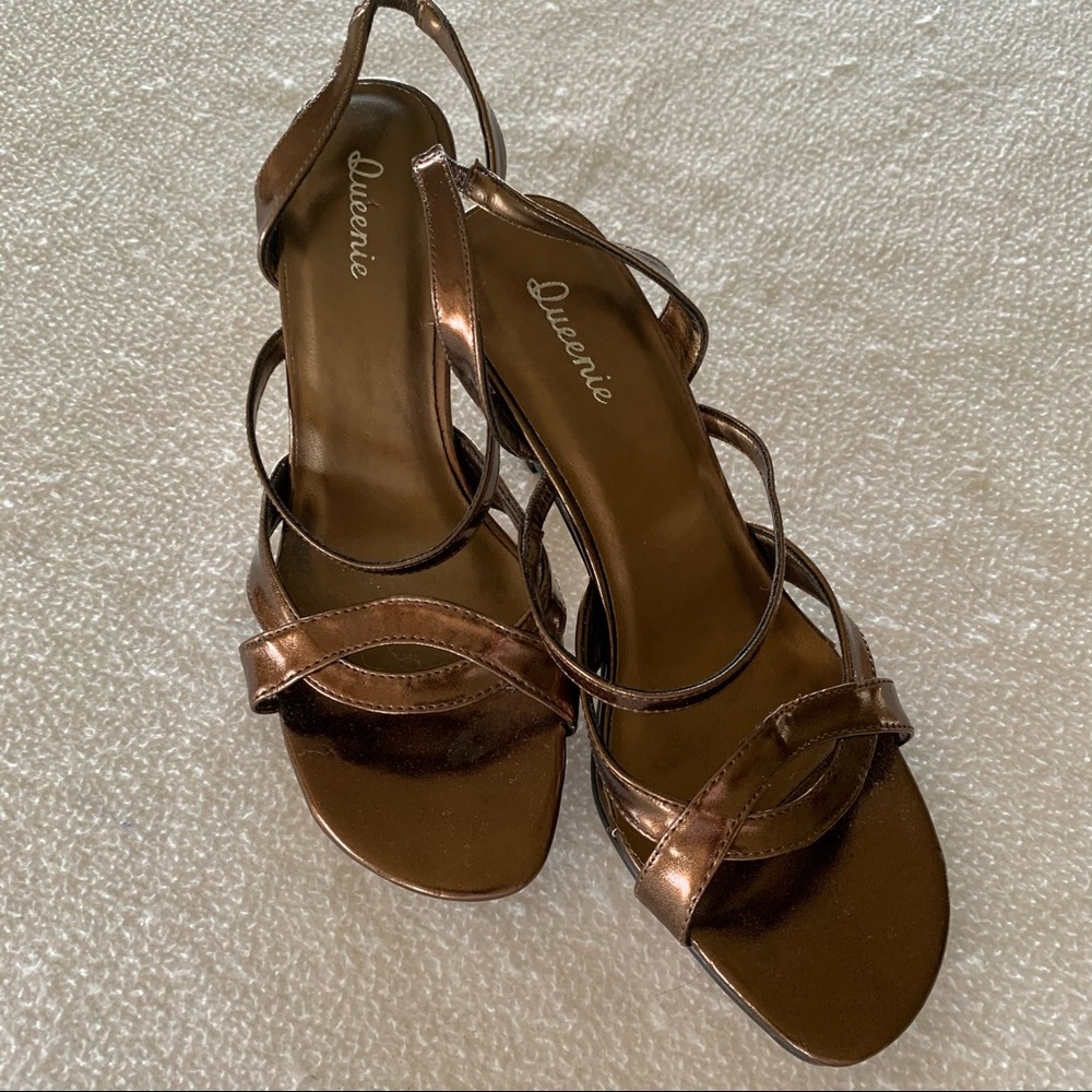 NWOT Queenie Sandals